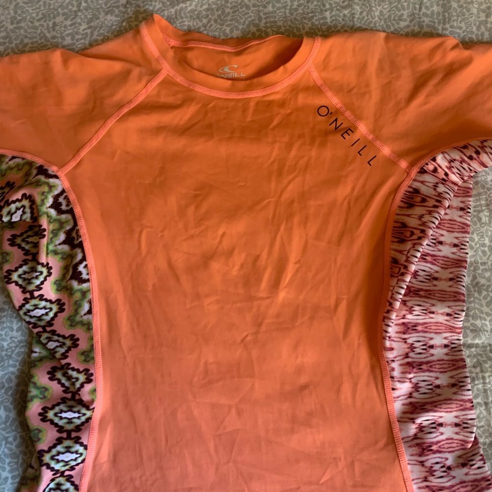O'Neill short sleeve apricot side print rash guard swim top XL